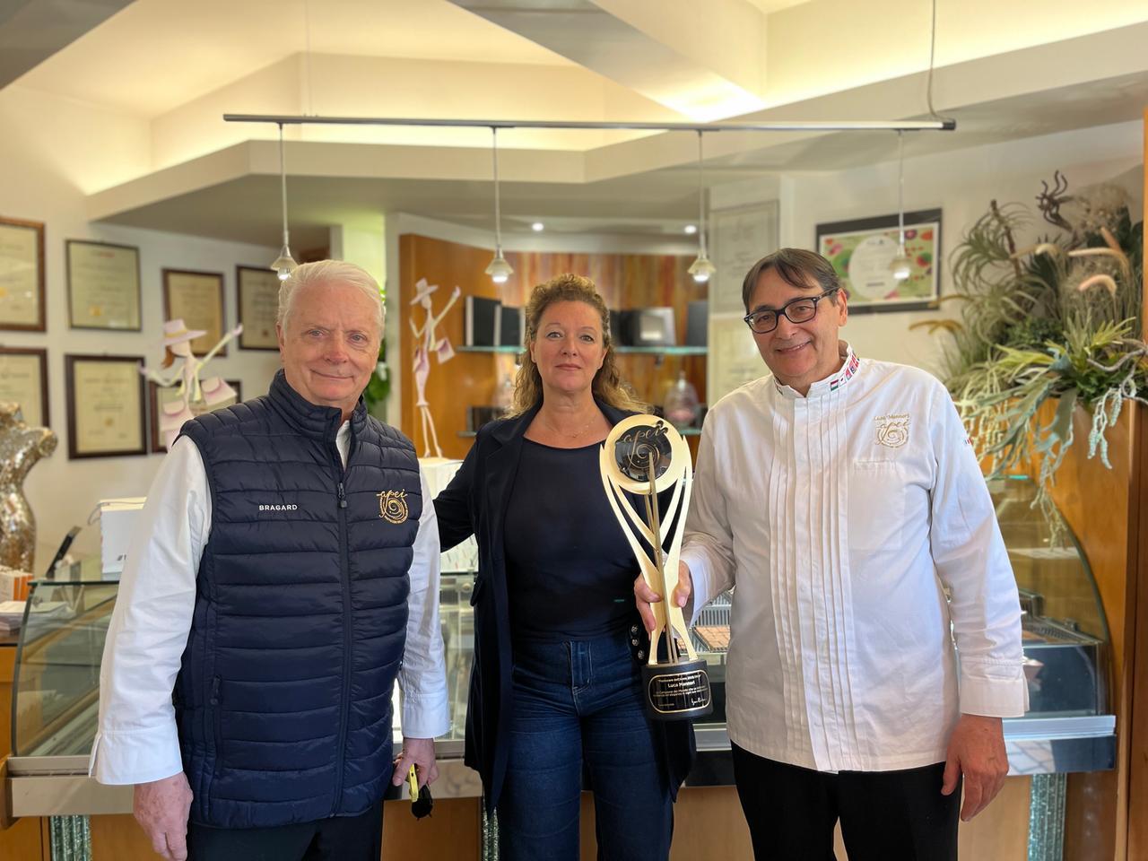 
	Luca Mannori, a destra, insieme a Iginio Massari e alla sindaca Ilaria Bugetti

