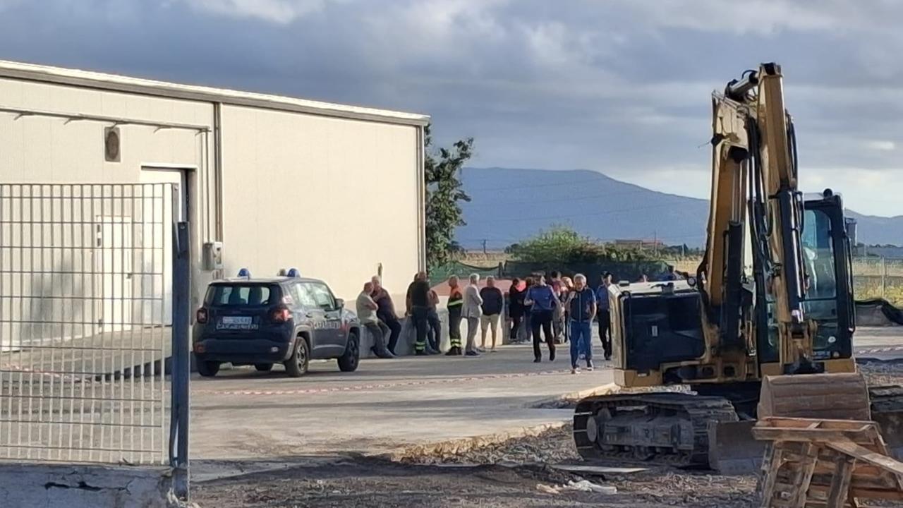Cade da un montacarichi e muore: chi è la vittima