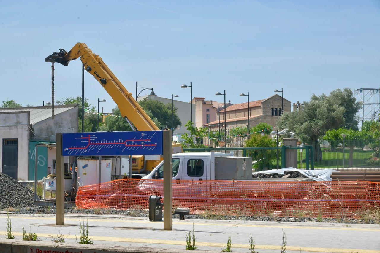 Sottopasso, giardino e nuovi binari: come cambia la vecchia stazione di Olbia