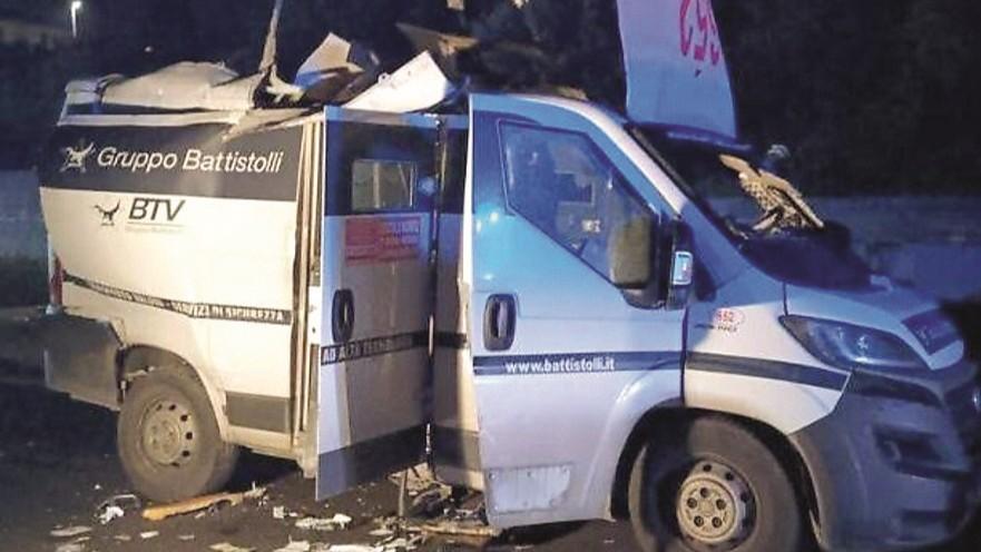 Assalto ai blindati, le indagini sui vigilantes: spumablock in tilt e denunce non dovute