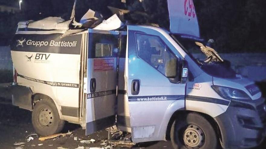 Assalto ai blindati, le indagini sui vigilantes: spumablock in tilt e denunce non dovute