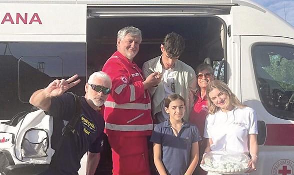 Ogni giorno da Modena a Mantova per portare Tommaso al centro diurno: «Grazie angeli della Croce Rossa»