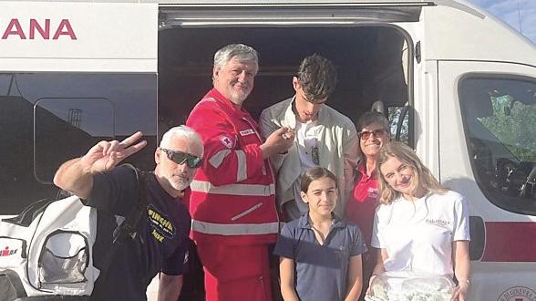 Ogni giorno da Modena a Mantova per portare Tommaso al centro diurno: «Grazie angeli della Croce Rossa»