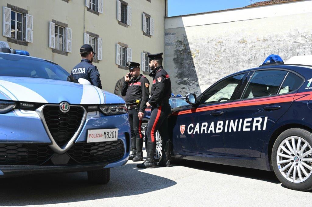 Lucca, insegue una donna e cerca di colpire un carabiniere con un coltello: arrestato