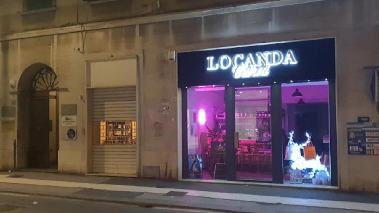 Livorno, mangiano primi, tagliate e baccalà e scappano dal ristorante senza pagare
