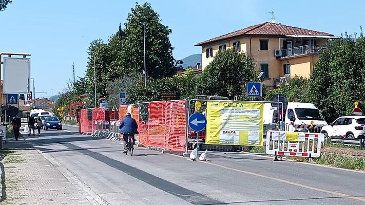 Viabilità, via il semaforo sulla strada per Pescia