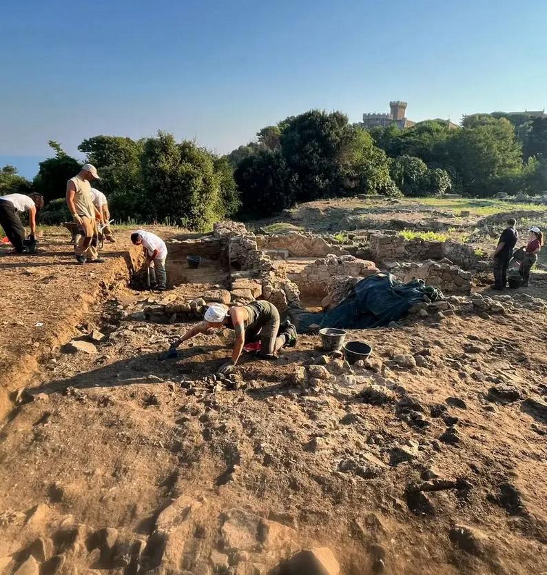 Riprendono gli scavi archeologici a Baratti e Populonia