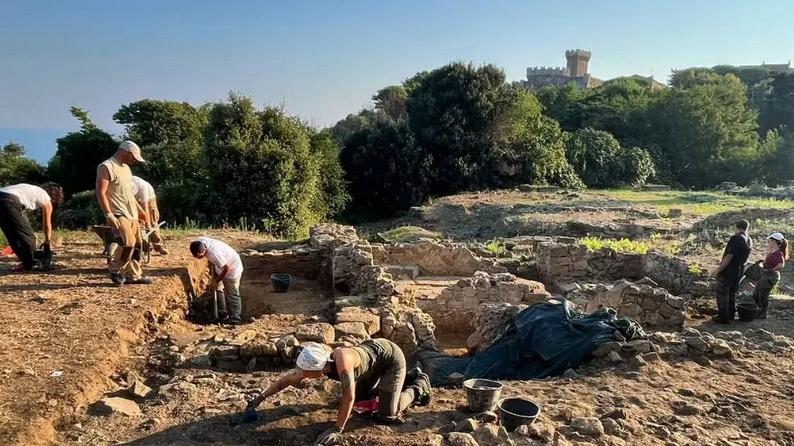 Riprendono gli scavi archeologici a Baratti e Populonia