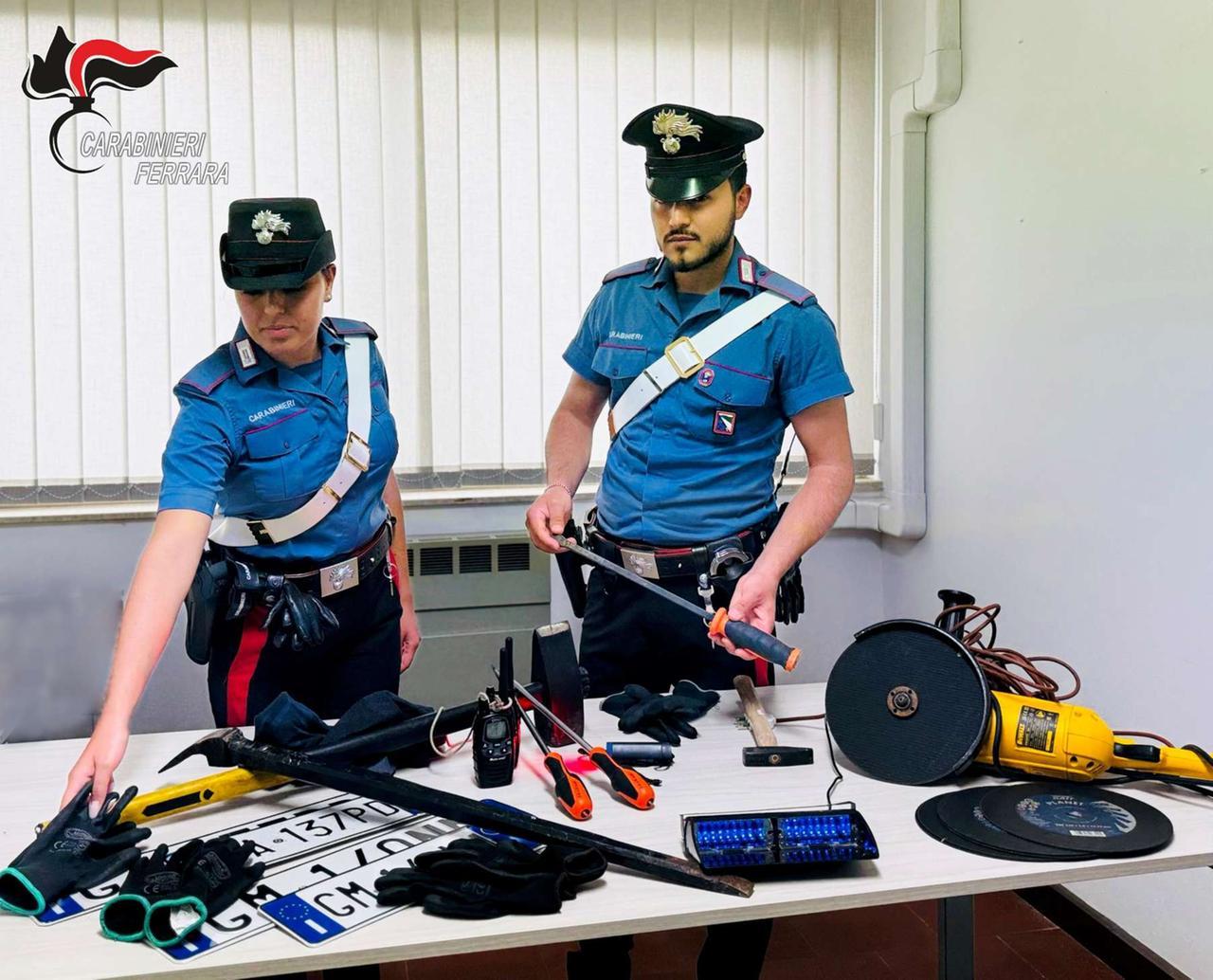 Perlustravano le vie di Ferrara pronti a colpire nelle abitazioni