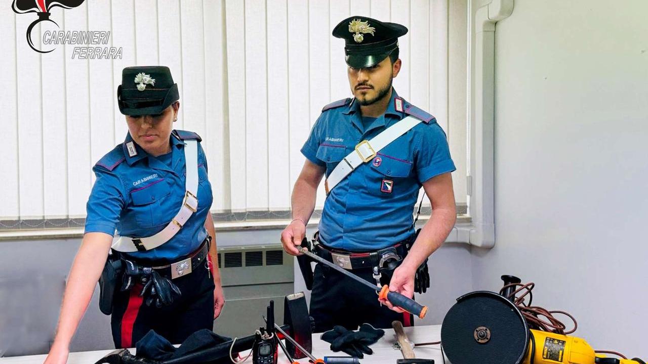 Perlustravano le vie di Ferrara pronti a colpire nelle abitazioni