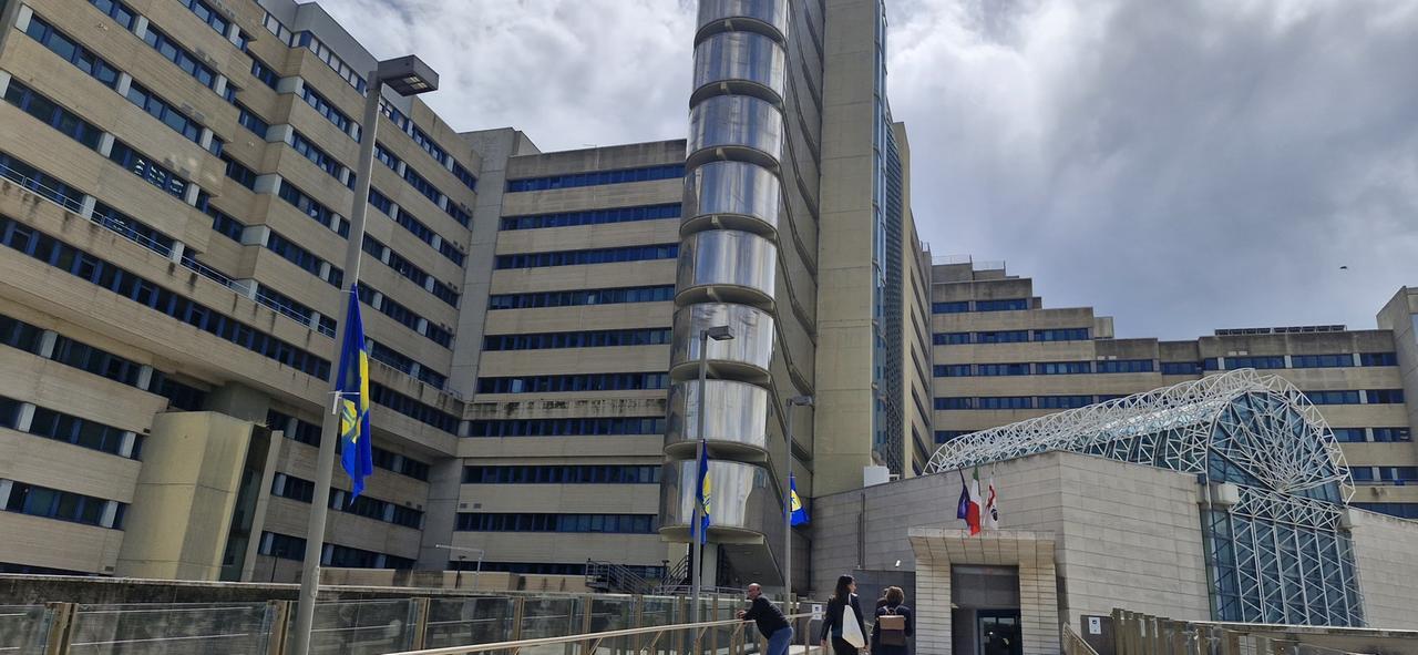 Si faceva pagare ore di lavoro e straordinari mai fatti: dipendente Asl sotto accusa per truffa