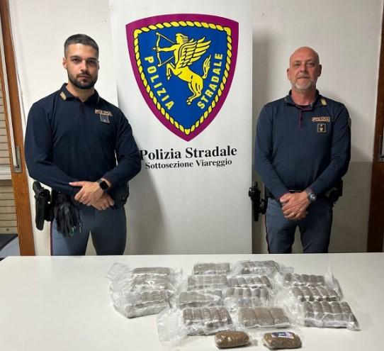 Lucca, arrestato con 7 chili di hashish in auto