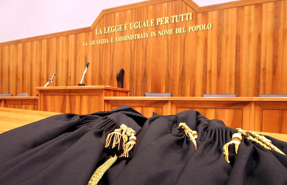 Stupro di gruppo nel locale a Montecatini, il 27enne: «La ragazza era consenziente»