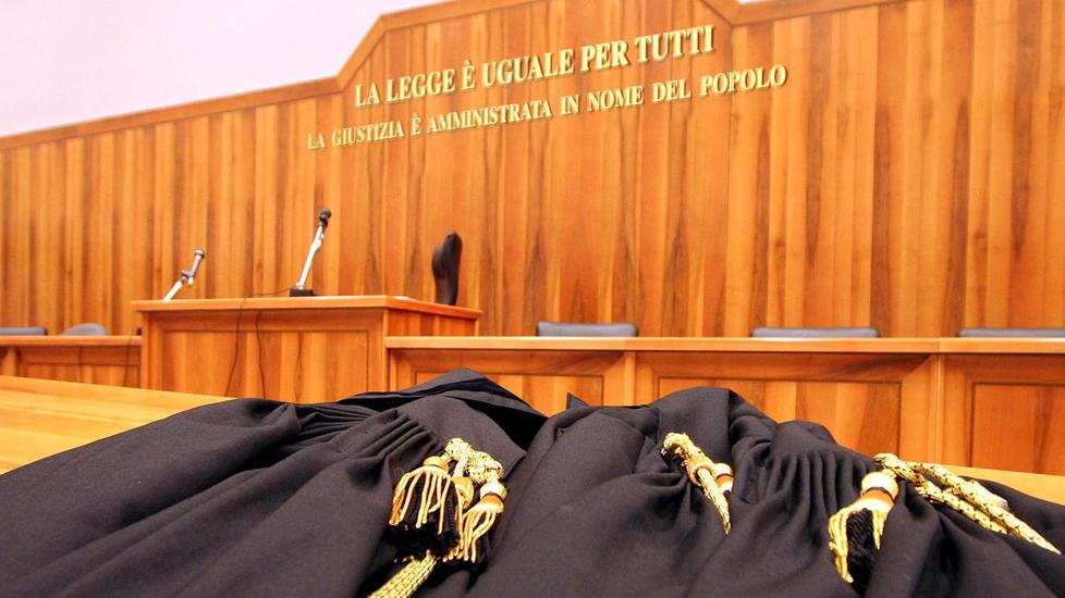 Stupro di gruppo nel locale a Montecatini, il 27enne: «La ragazza era consenziente»