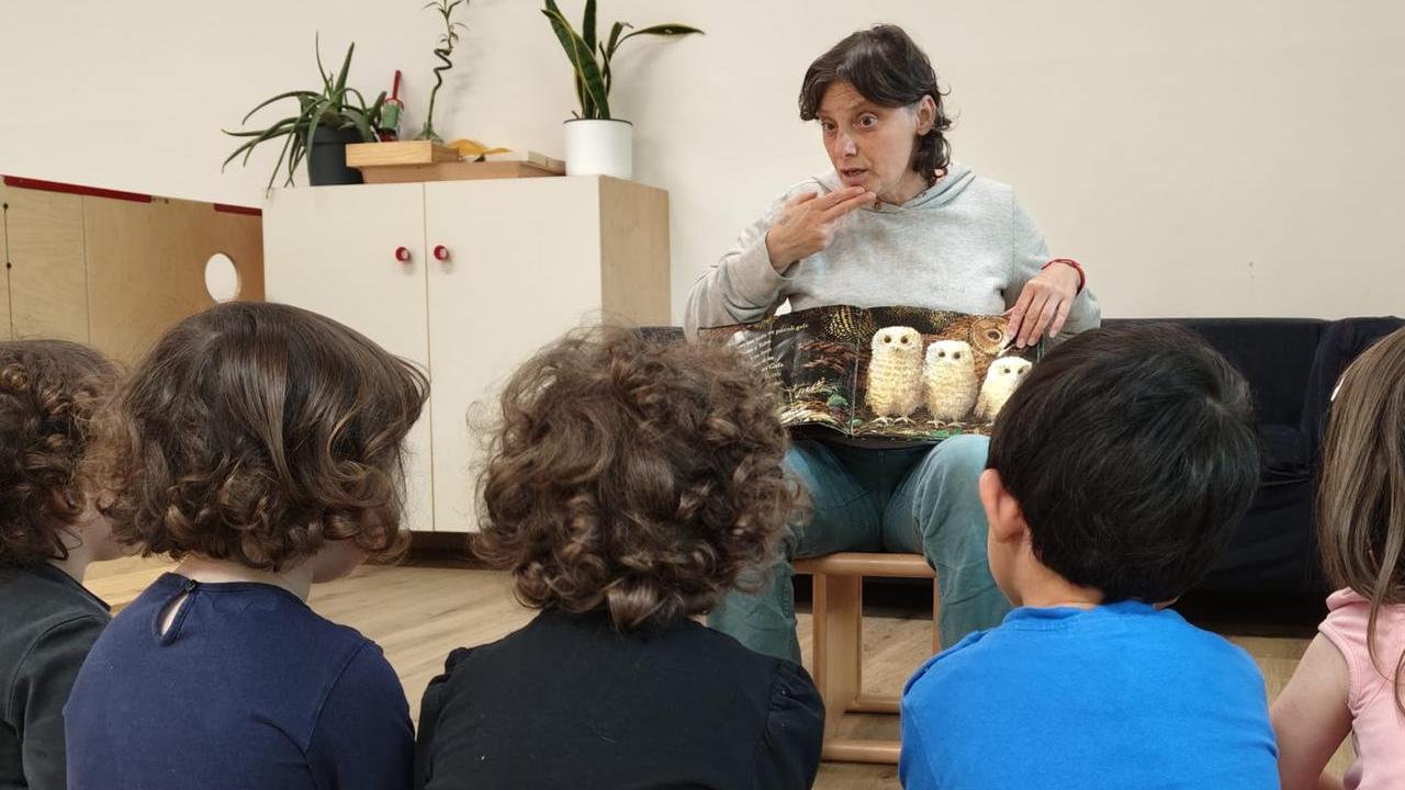 Scandiano, i bambini del nido imparano la LIS. «Più attenzione, più interazione, maggiore partecipazione»