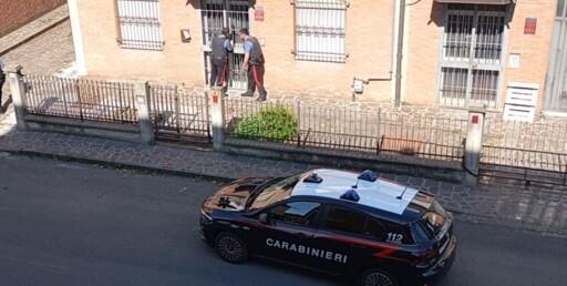 Sequestrata in un capannone per tutta la notte, l’ex le ha messo anche fascette da elettricista al collo