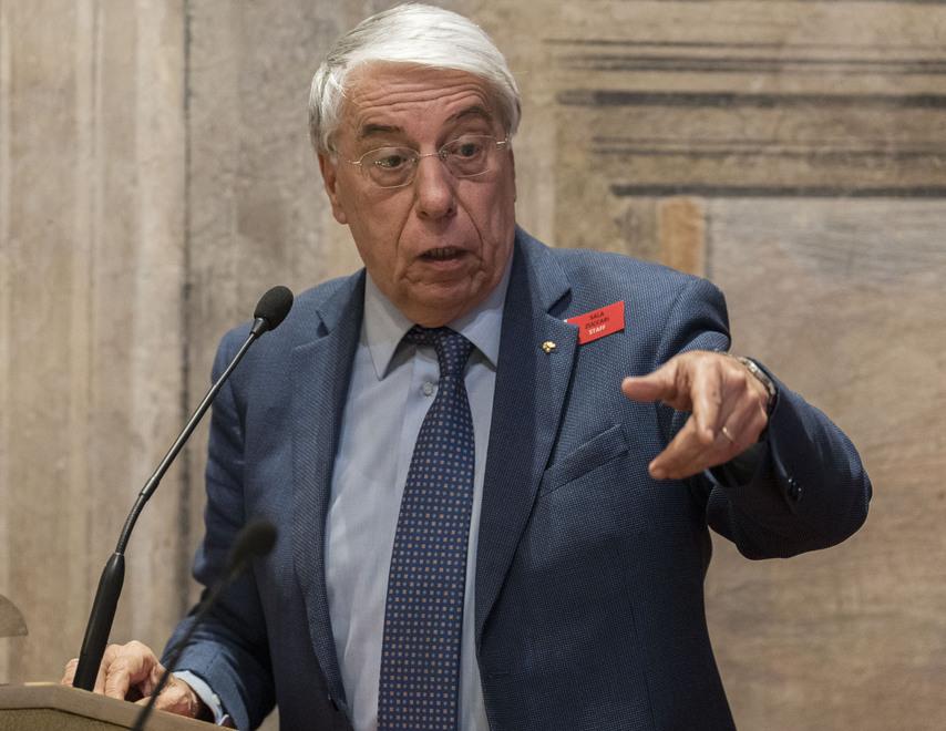 Carlo Giovanardi e l’auto smarrita: «Denuncio chi mi ha offeso»