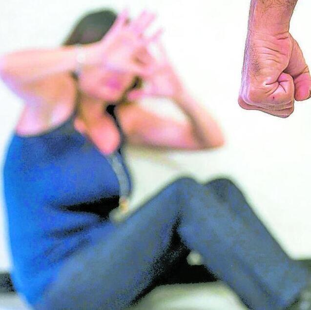 «Ti sventro e ti tolgo il bimbo»: violenze sulla ex, lui patteggia<br>
