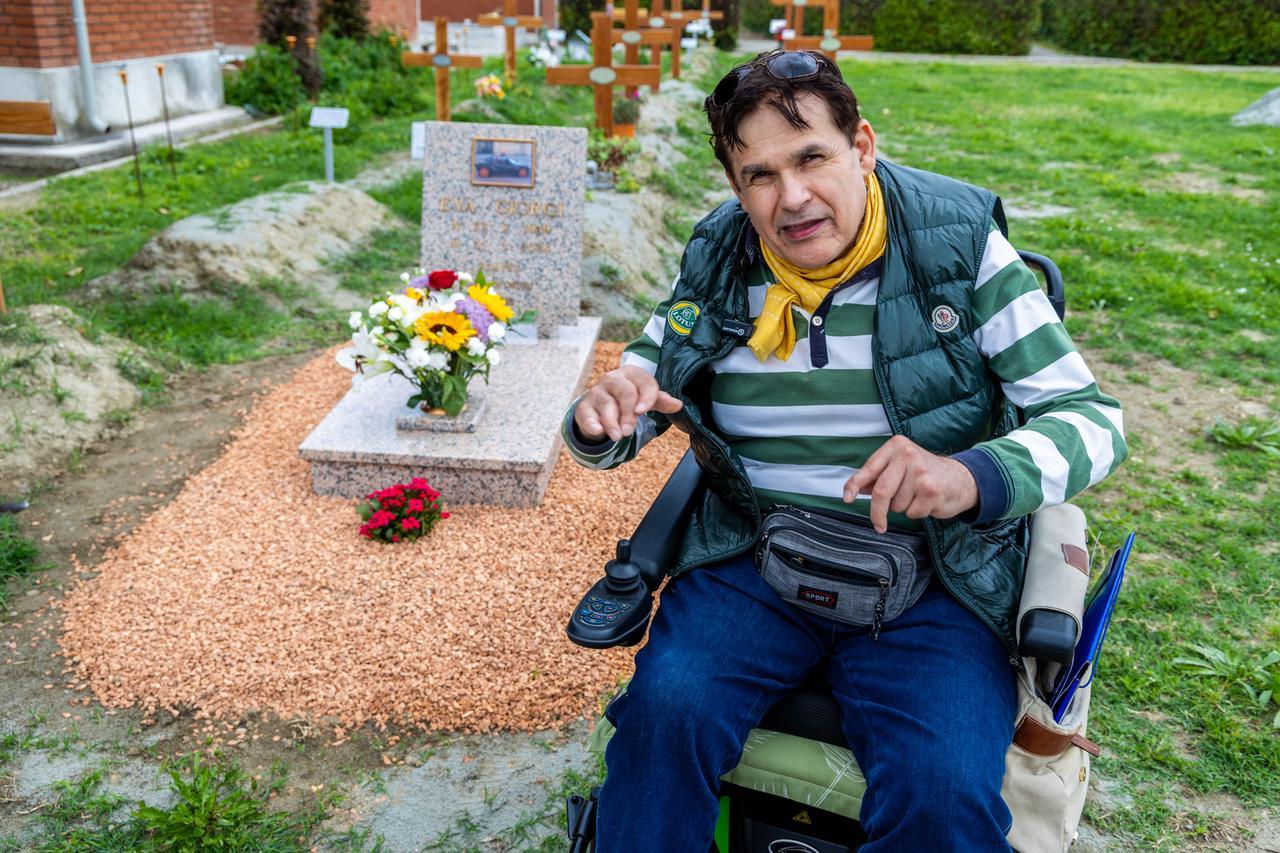 Tomba della madre inaccessibile, c’è la svolta: «Ora posso portarle un fiore»