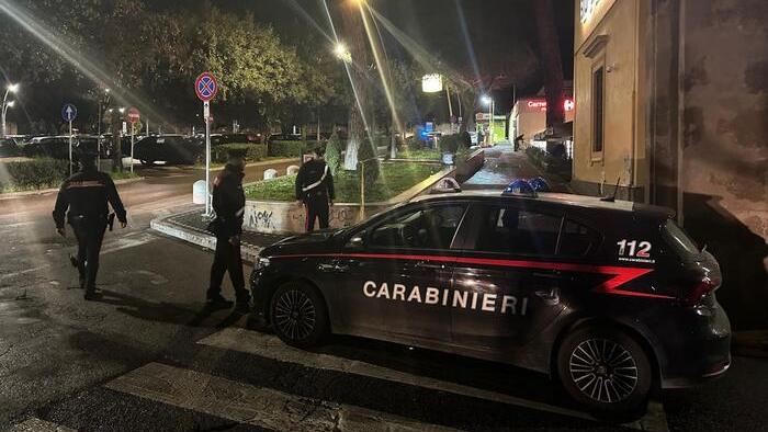 Una pattuglia dei carabinieri (foto d'archivio)