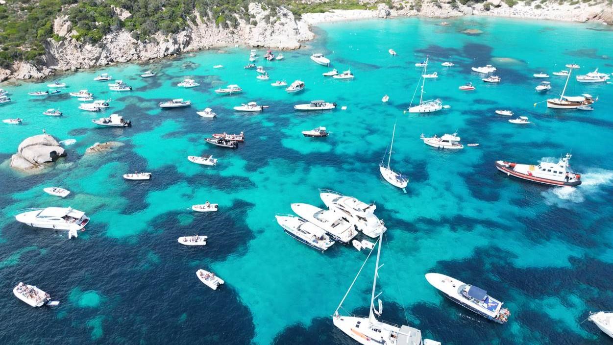 Arcipelago di La Maddalena, ecco nuove regole e divieti per chi va in spiaggia. E riapre un sito finora vietato