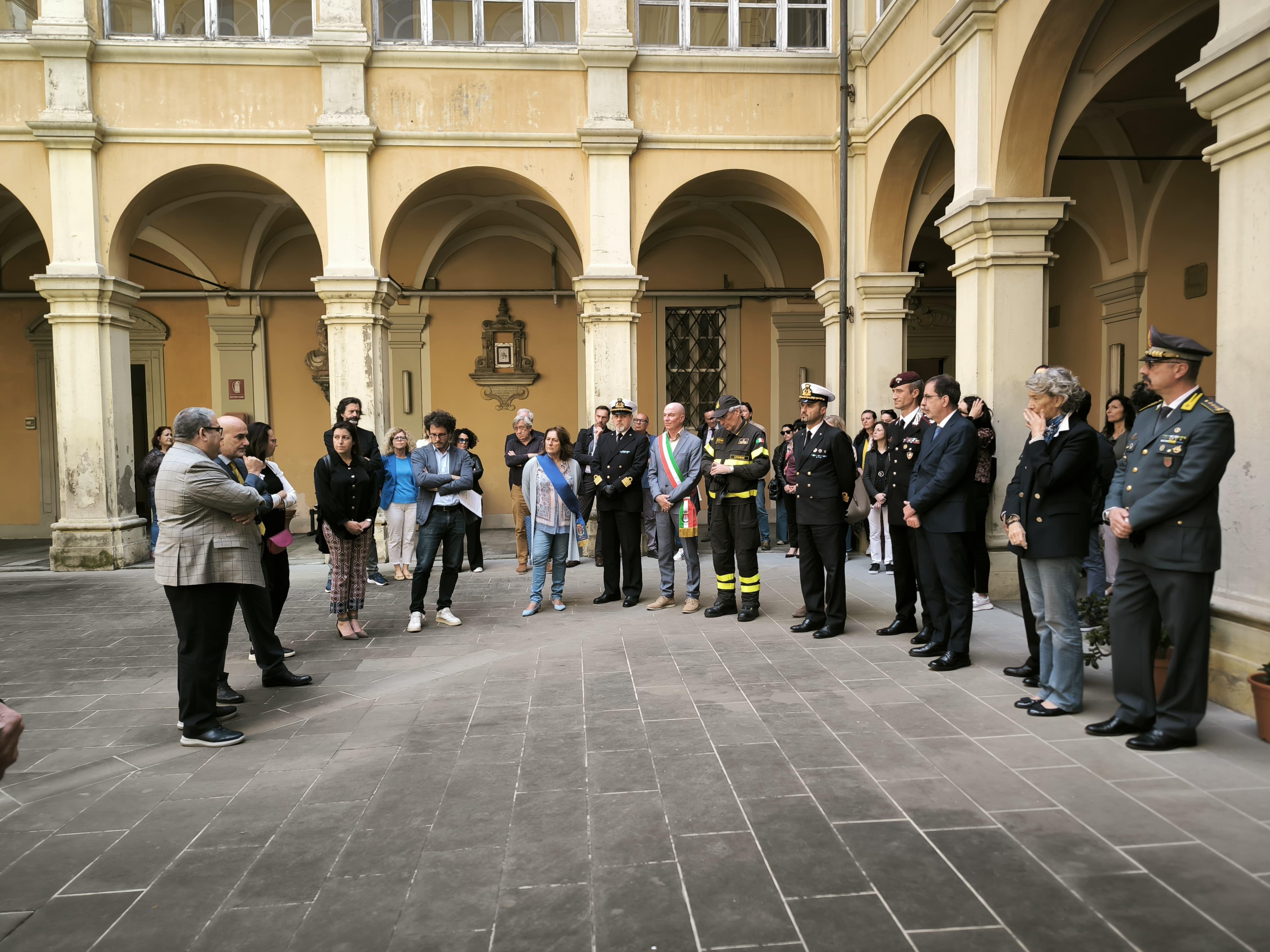 Un momento della commemorazione in tribunale