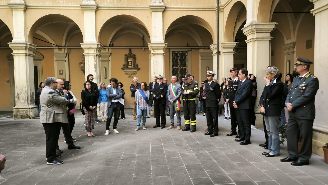 Un momento della commemorazione in tribunale