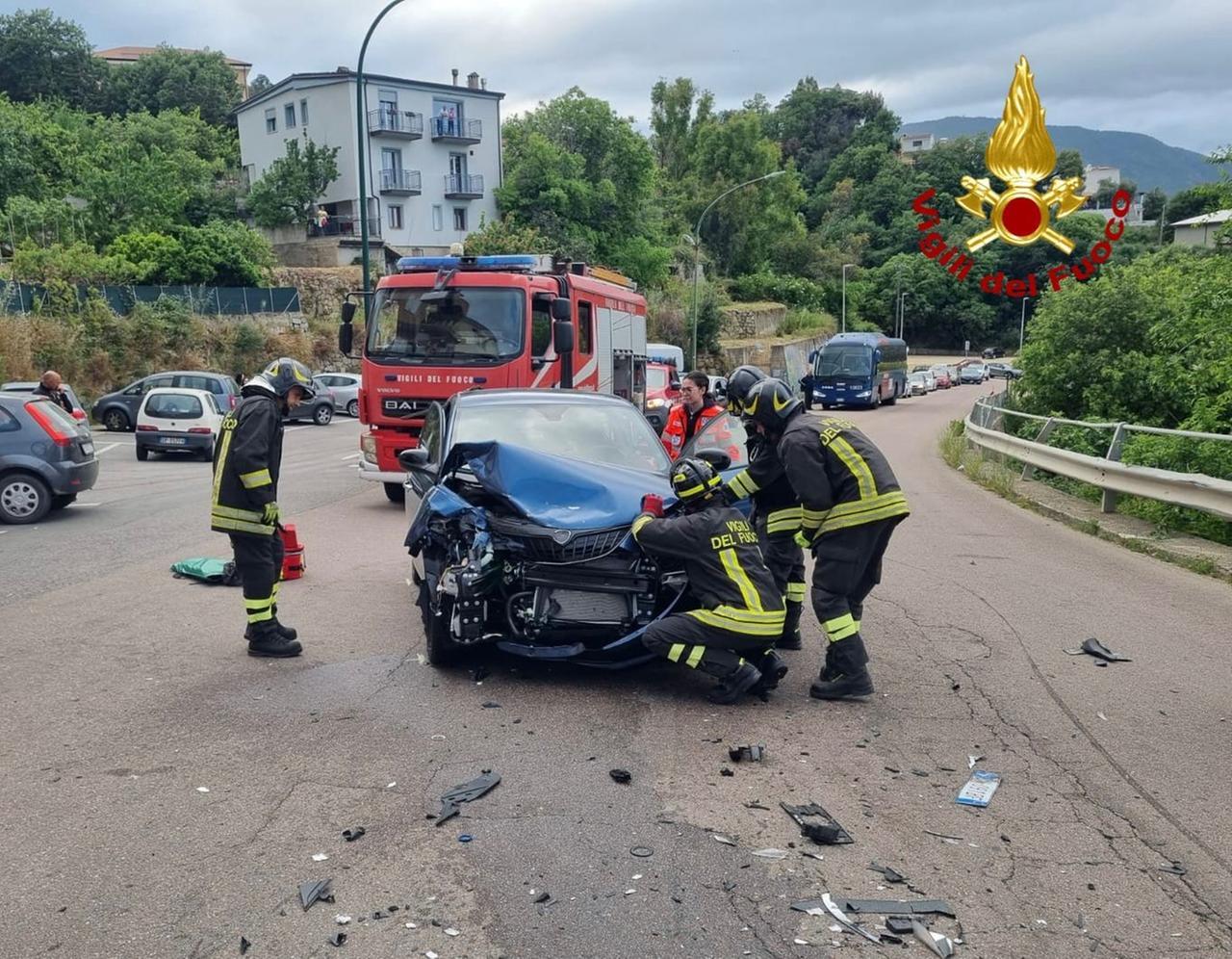 Scontro tra due auto in pieno centro a Lanusei: due feriti in ospedale ...