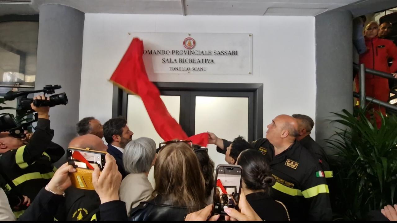 I vigili del fuoco celebrano Tonello Scanu, il collega morto folgorato nel 2020