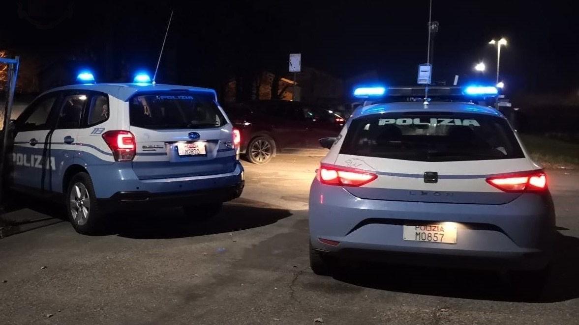 Due volanti della polizia di Stato (foto d'archivio)