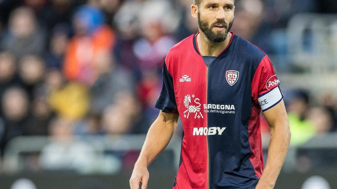 Il capitano del Cagliari Leonardo Pavoletti operato al ginocchio