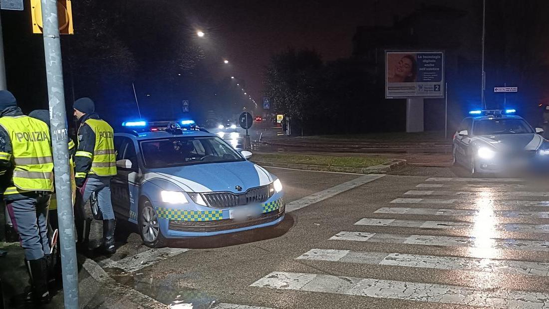Controlli della Polizia stradale: dieci patenti ritirate e due auto sequestrate