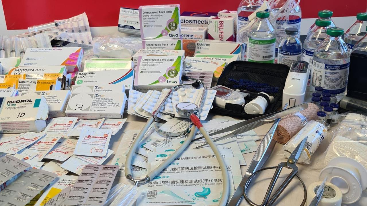 I medicinali sequestrati nell'ambulatorio abusivo
