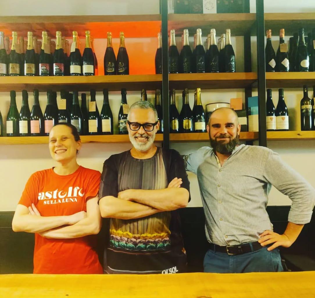 “Astolfo sulla Luna” chiude e cambia gestione: una grande festa per l’ultimo saluto