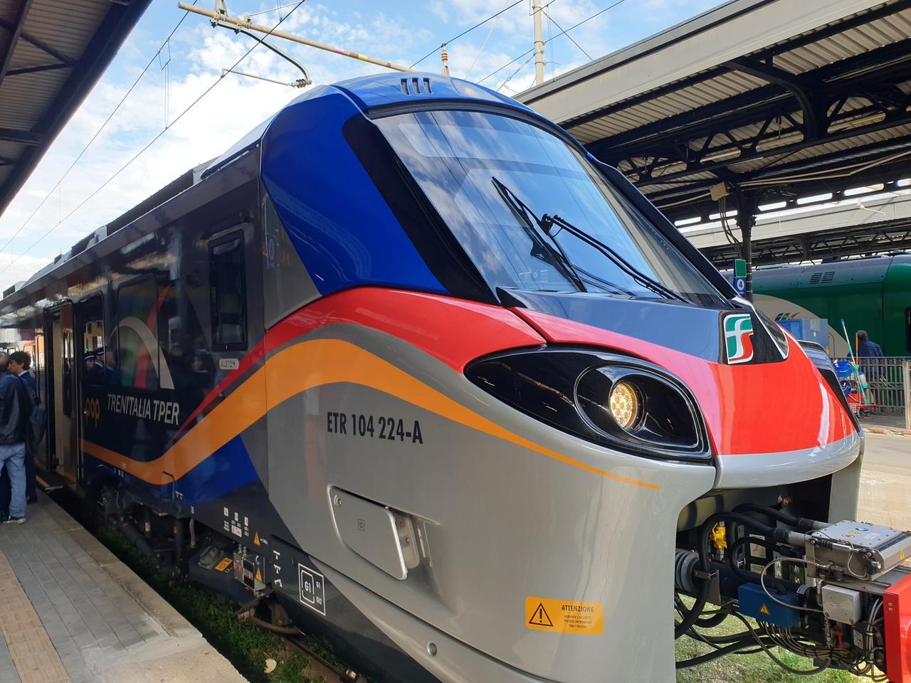 Giovane aggredito e rapinato sul treno: arrestati tre uomini