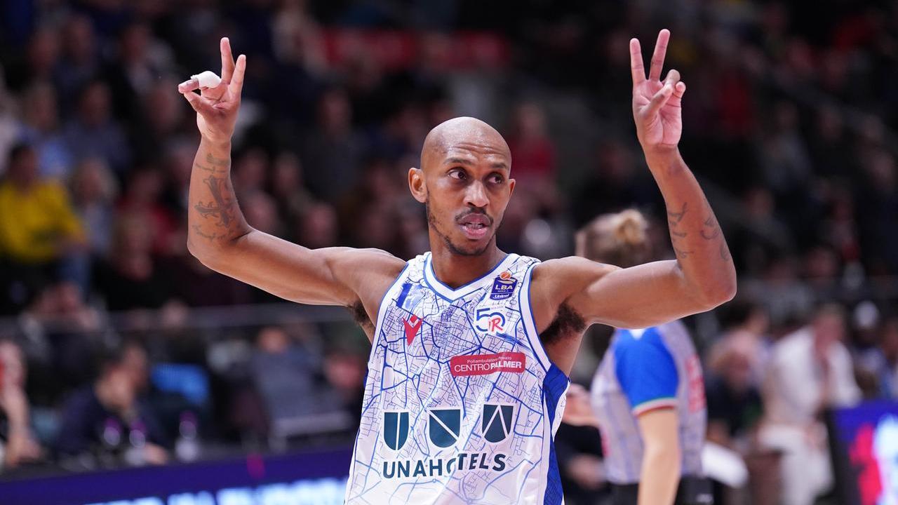 Pallacanestro Reggiana, si riparte da Smith e Uglietti: Faye fa gola alle big, in entrata piace Cappelletti