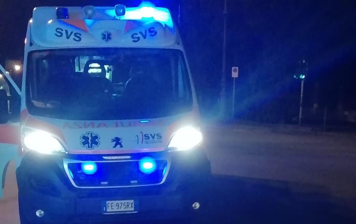 
	Un'ambulanza della Svs durante un soccorso (foto d'archivio)

