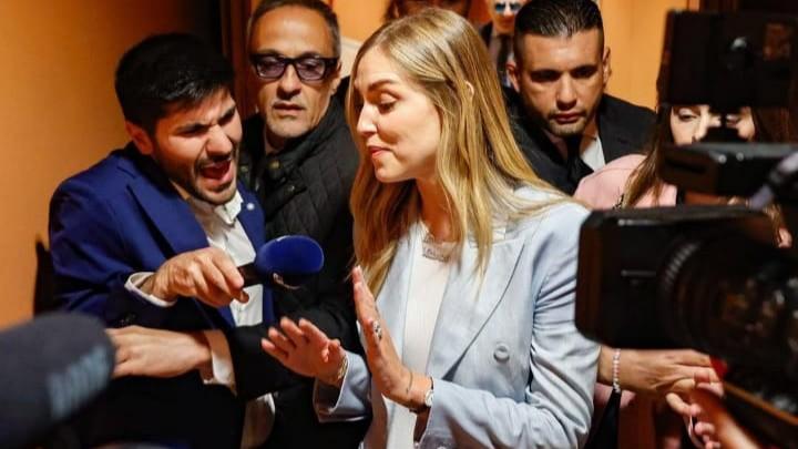 La lite tra l’inviato Mediaset e i bodyguard di Chiara Ferragni. E lei: «Non ho bisogno di ripulirmi l’immagine»