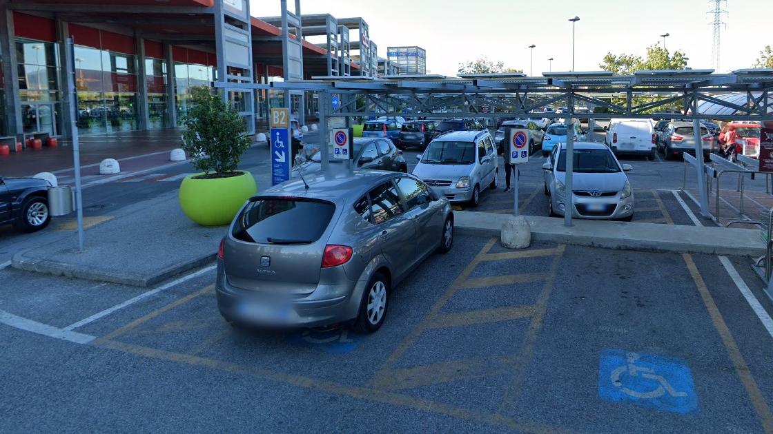 Il parcheggio del centro commerciale
