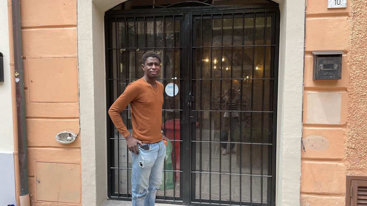 Il sarto olbiese arrivato dal Senegal diventa imprenditore: apre il primo ristorante africano in città