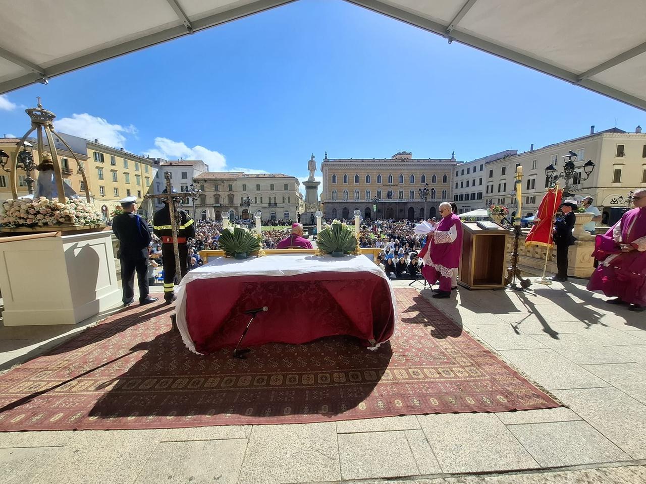 
	La cerimonia in piazza d'Italia <em>(foto Ivan Nuvoli)</em>

