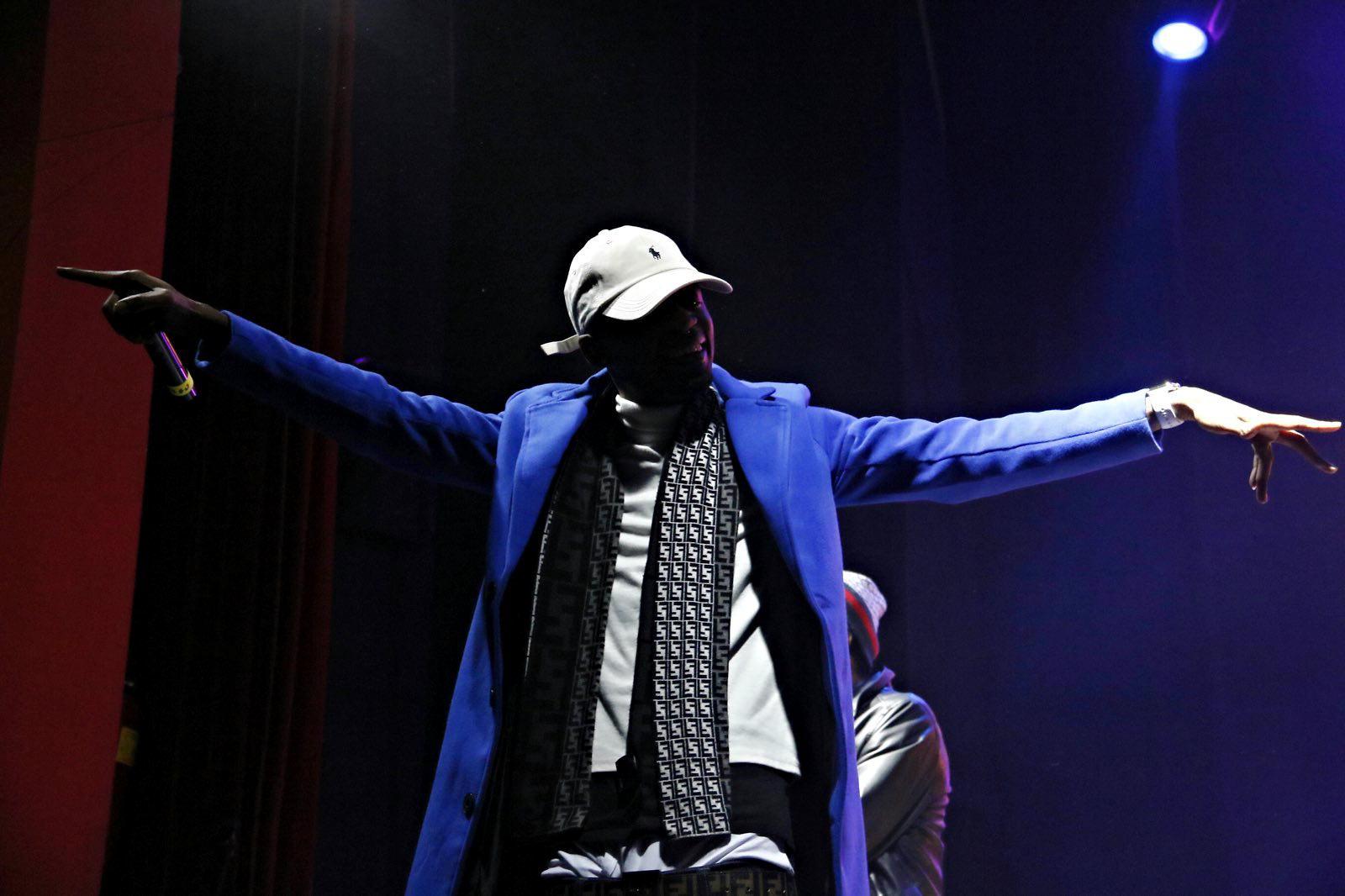 Un'esibizione di "Bello Figo" a Livorno (foto d'archivio)