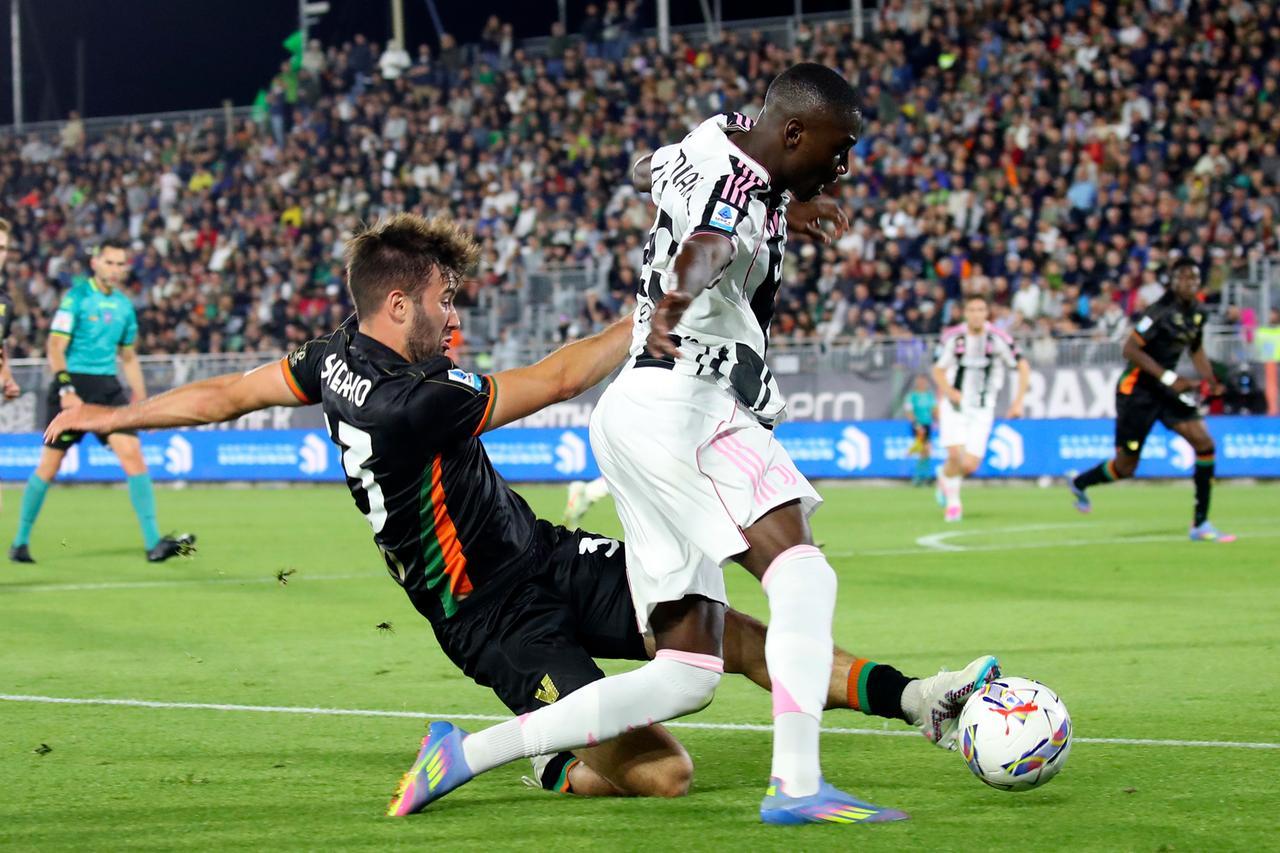 
	Un'azione di Venezia-Juve

