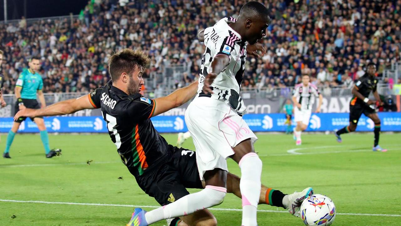 Un'azione di Venezia-Juve