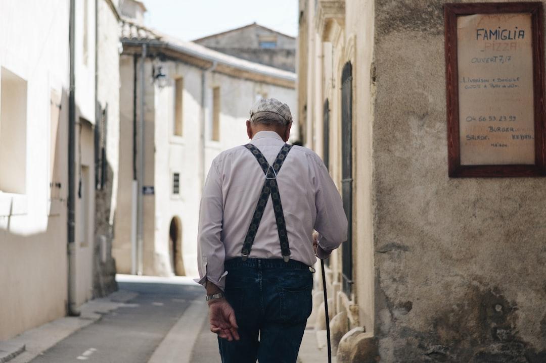 Parte il bonus anziani: 850 euro al mese, ecco da quando