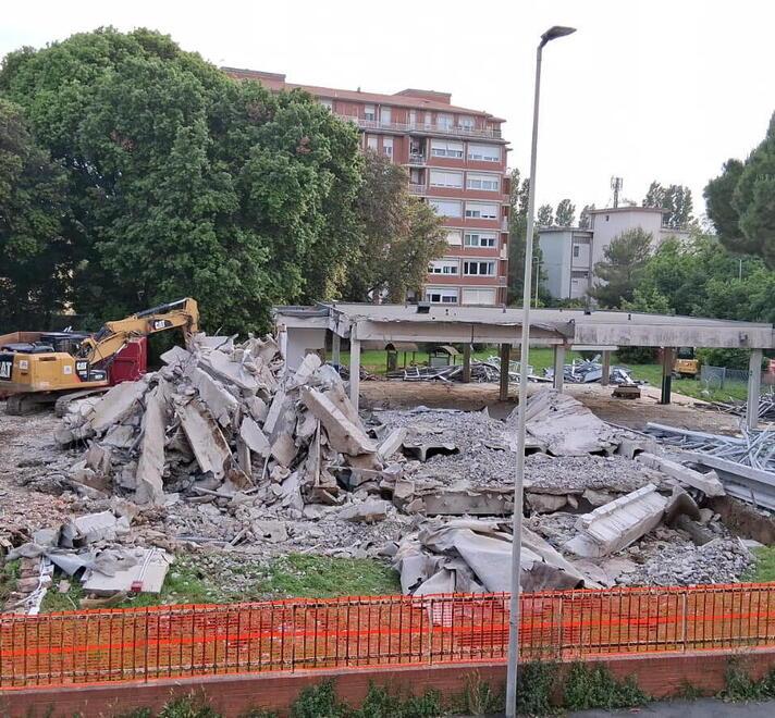 Livorno, demolito il Pirandello: verso il nuovo nido pensato come un abbraccio<br>
