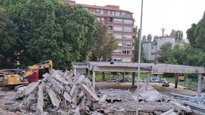 Livorno, demolito il Pirandello: verso il nuovo nido pensato come un abbraccio<br>