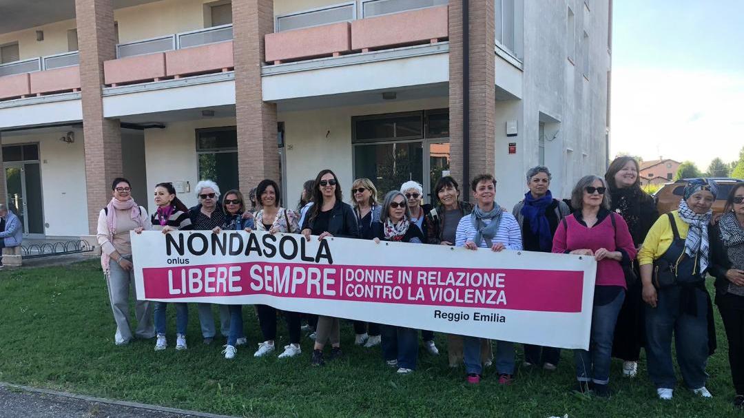 Il femminicidio di Correggio, il presidio di Nondasola a Prato