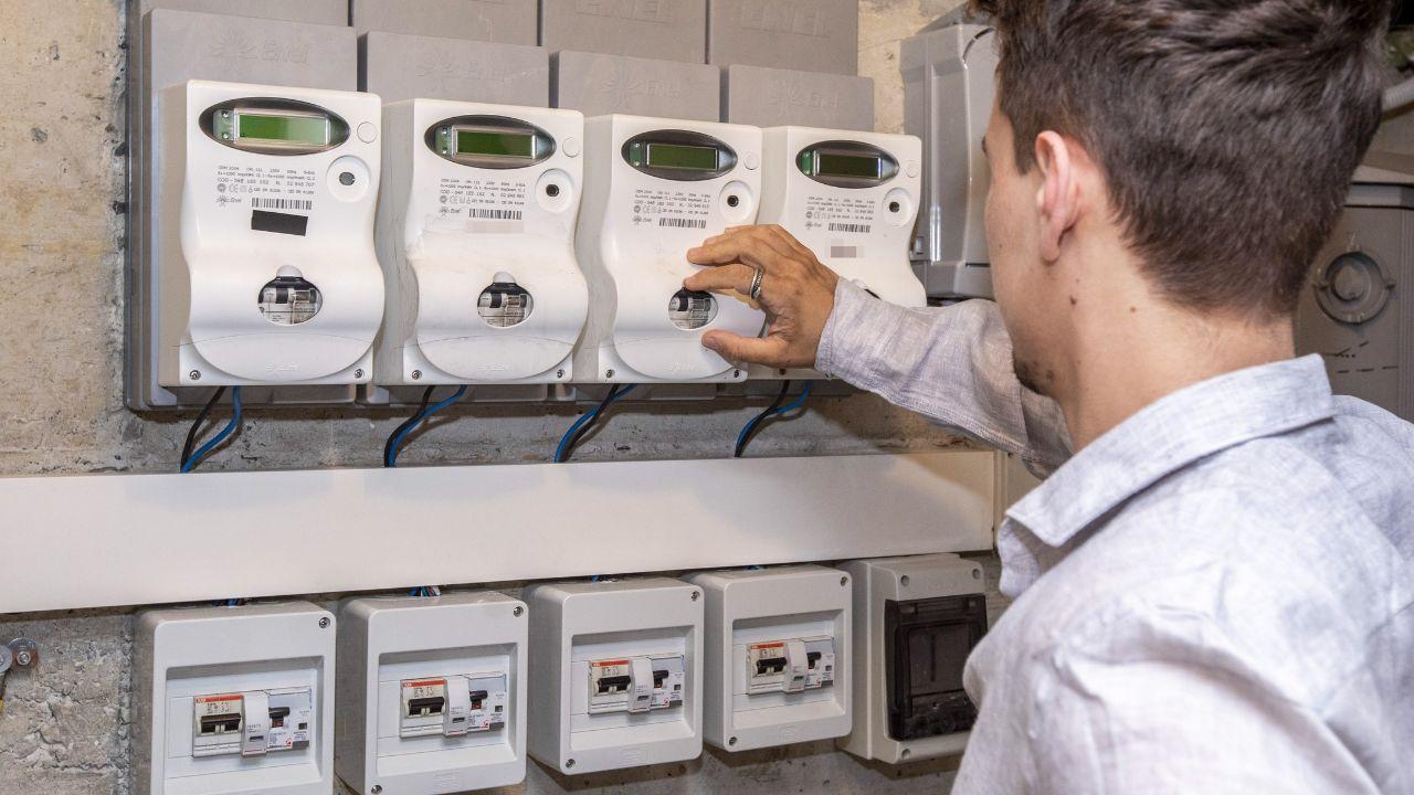 Niente bollette, contratto sparito: «Un altro l’ha chiuso e intestato a sé». Lo strano caso a Grosseto