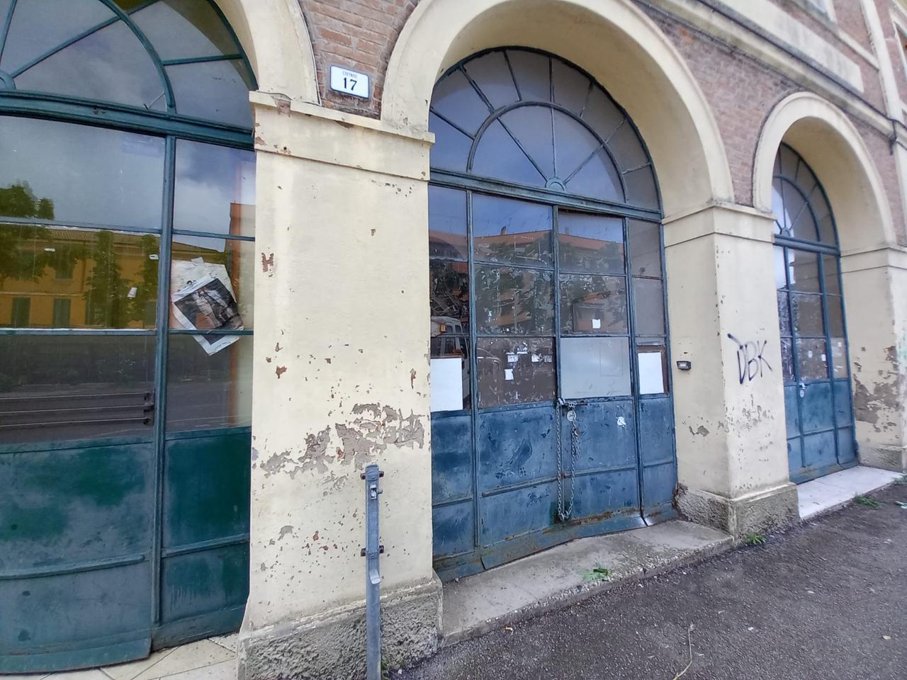 Copparo, l’autostazione «vince il festival del degrado»